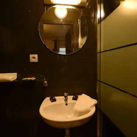 Du Mont Louis Hotel Paris