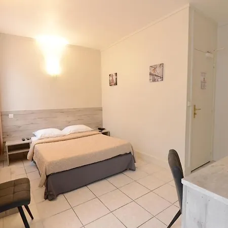 Hotel Du Mont Louis Paris