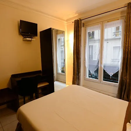 Du Mont Louis Hotel *